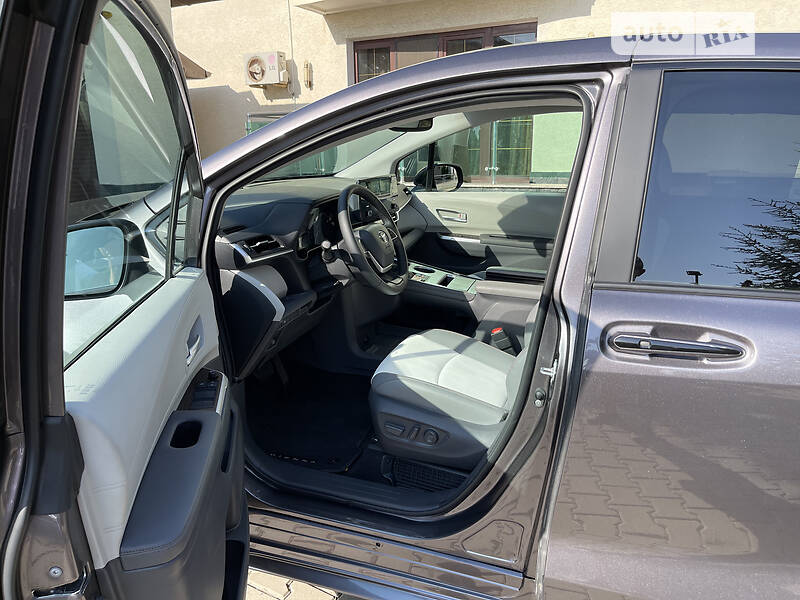 Мінівен Toyota Sienna 2020 в Одесі
