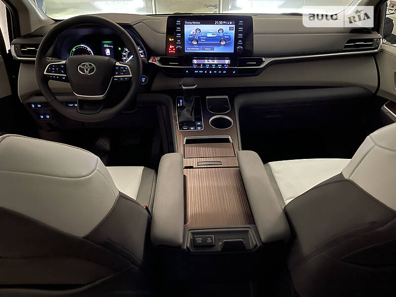 Мінівен Toyota Sienna 2020 в Одесі