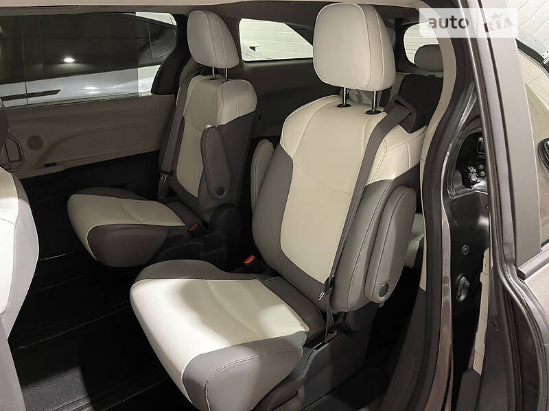 Мінівен Toyota Sienna 2020 в Одесі