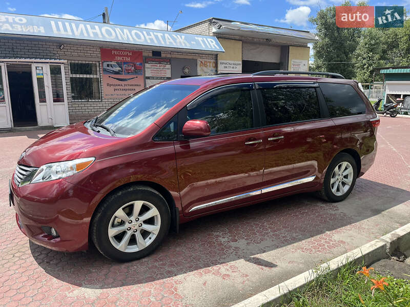 Минивэн Toyota Sienna 2016 в Кременчуге фото 3 Минивэн Toyota Sienna 2016 в Кременчуге