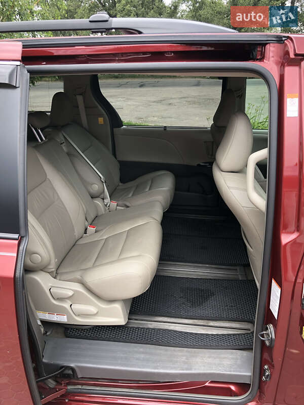 Минивэн Toyota Sienna 2016 в Кременчуге фото 7 Минивэн Toyota Sienna 2016 в Кременчуге