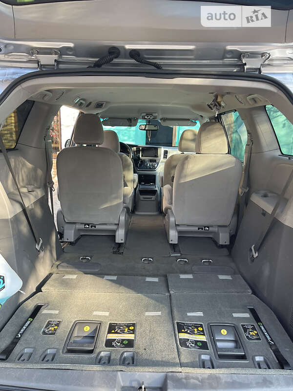 Мінівен Toyota Sienna 2015 в Ізмаїлі
