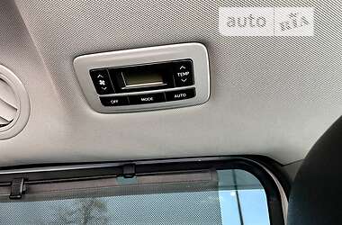 Мінівен Toyota Sienna 2015 в 