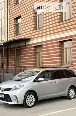 Минивэн Toyota Sienna 2014 в Киеве