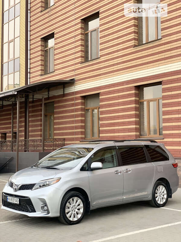 Toyota Sienna 2014