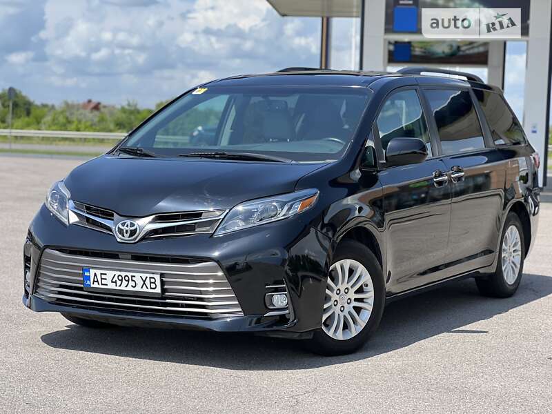 Мінівен Toyota Sienna 2017 в Дніпрі