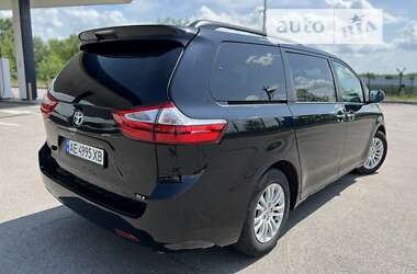 Мінівен Toyota Sienna 2017 в Дніпрі