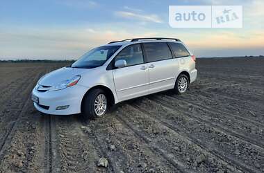 Минивэн Toyota Sienna 2007 в Киеве