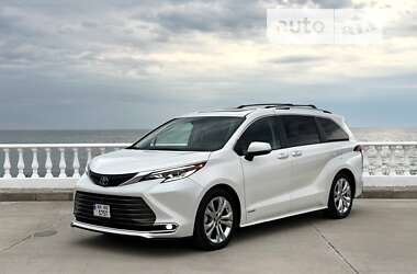 Минивэн Toyota Sienna 2020 в 