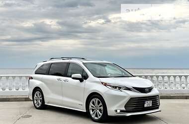 Минивэн Toyota Sienna 2020 в 