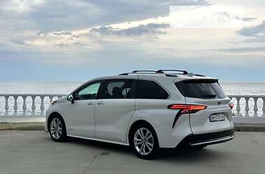 Минивэн Toyota Sienna 2020 в 