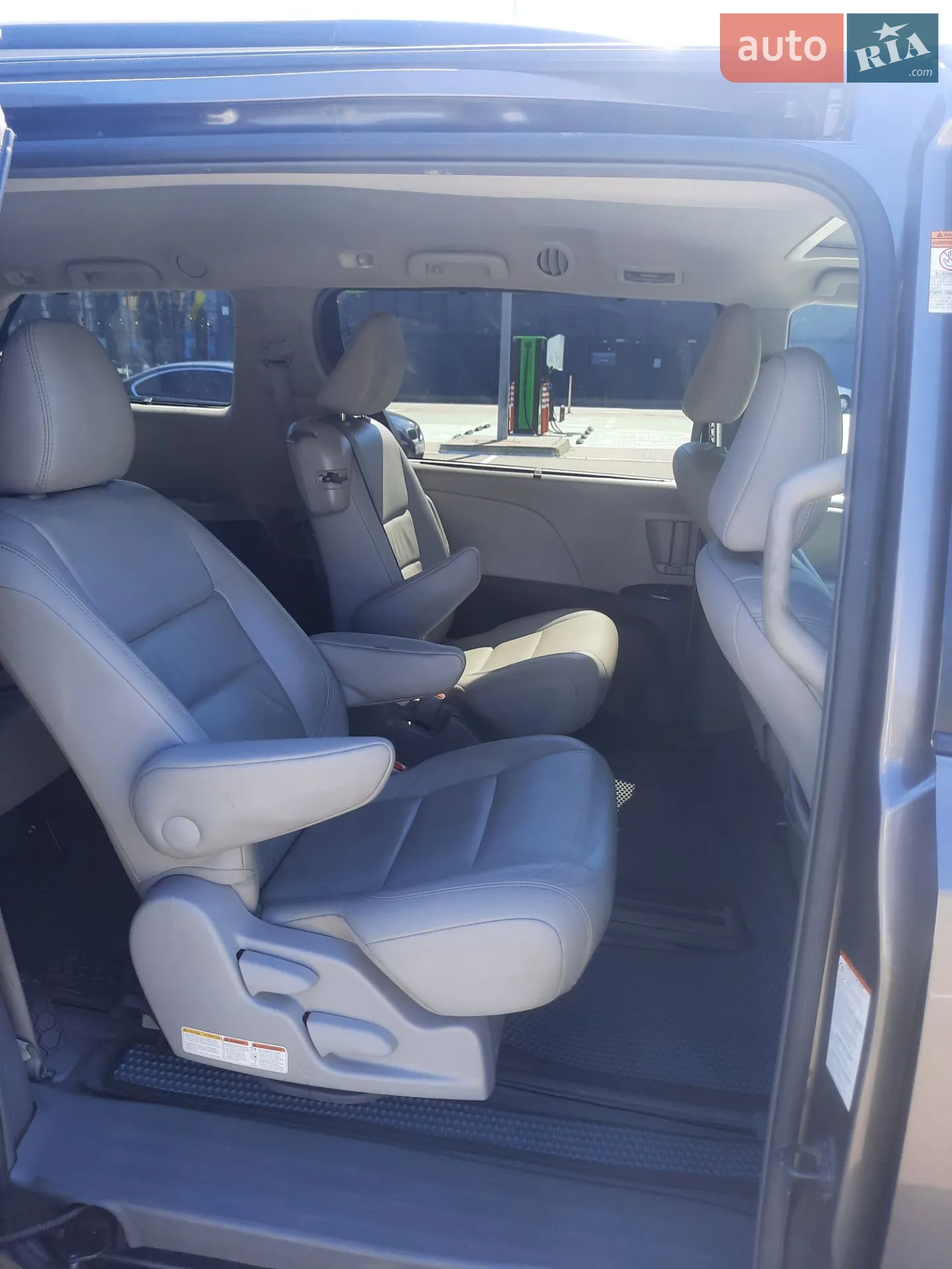 2015 Toyota Sienna - мініатюра 6