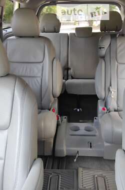 Минивэн Toyota Sienna 2016 в 