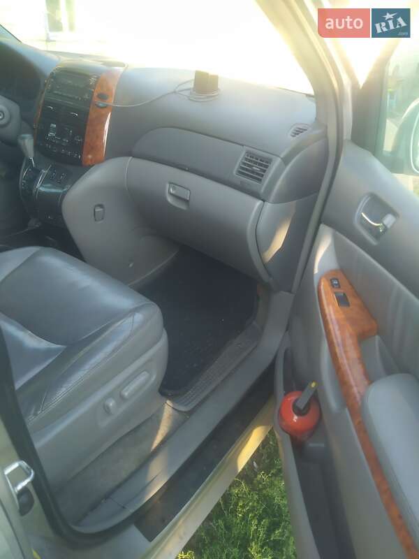 Мінівен Toyota Sienna 2005 в Лозовій