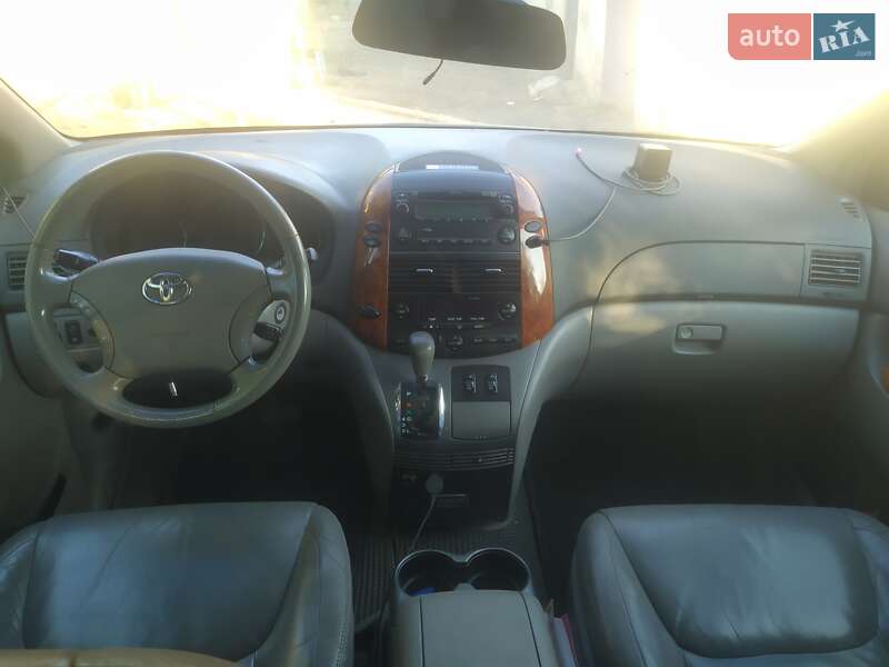 Мінівен Toyota Sienna 2005 в Лозовій