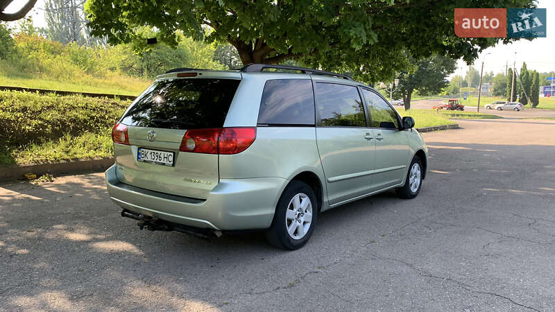 Минивэн Toyota Sienna 2007 в Ровно