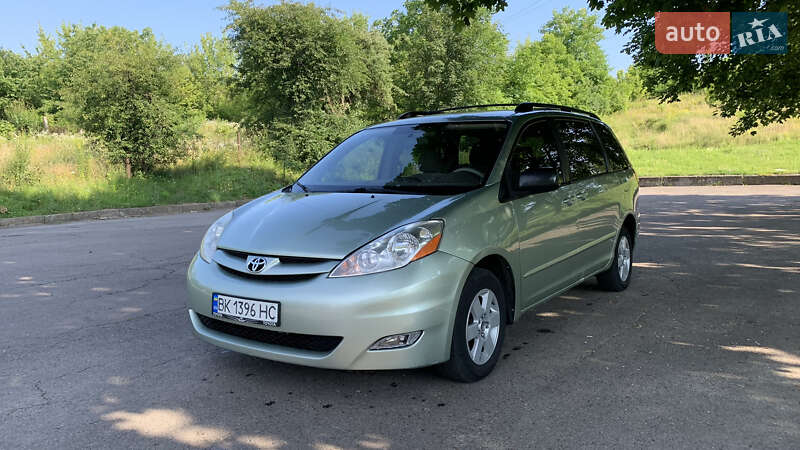 Минивэн Toyota Sienna 2007 в Ровно