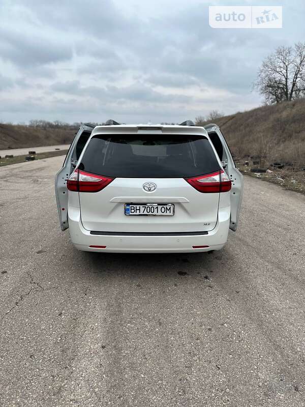 Минивэн Toyota Sienna 2018 в Одессе