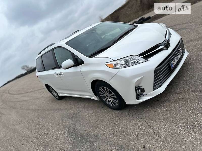 Минивэн Toyota Sienna 2018 в Одессе