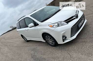 Мінівен Toyota Sienna 2018 в Одесі