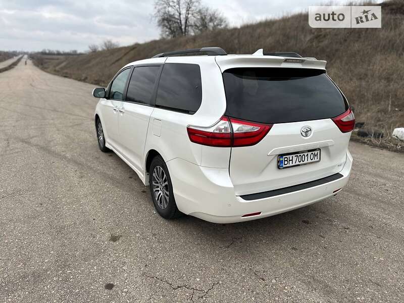 Минивэн Toyota Sienna 2018 в Одессе