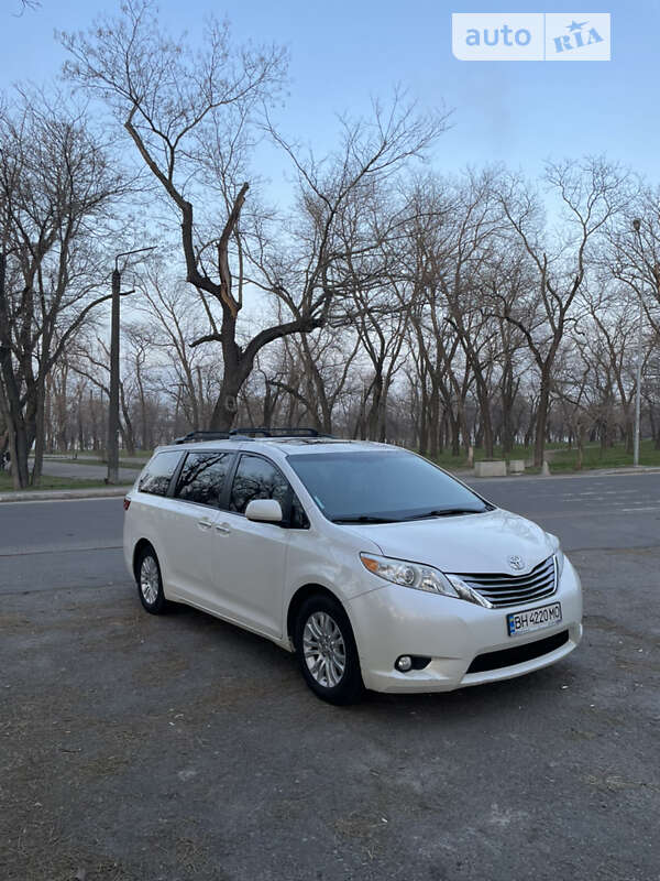 Минивэн Toyota Sienna 2017 в Одессе