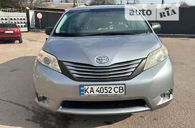 Мінівен Toyota Sienna 2011 в Києві