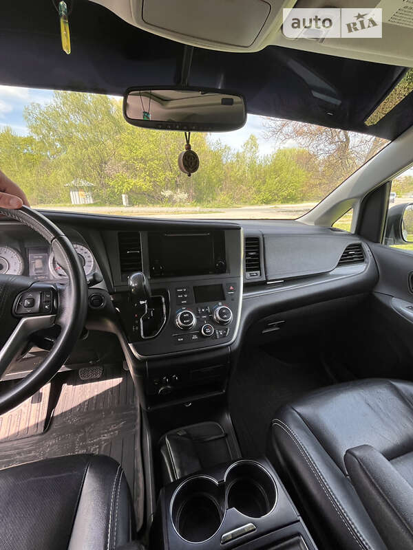 Минивэн Toyota Sienna 2016 в Днепре