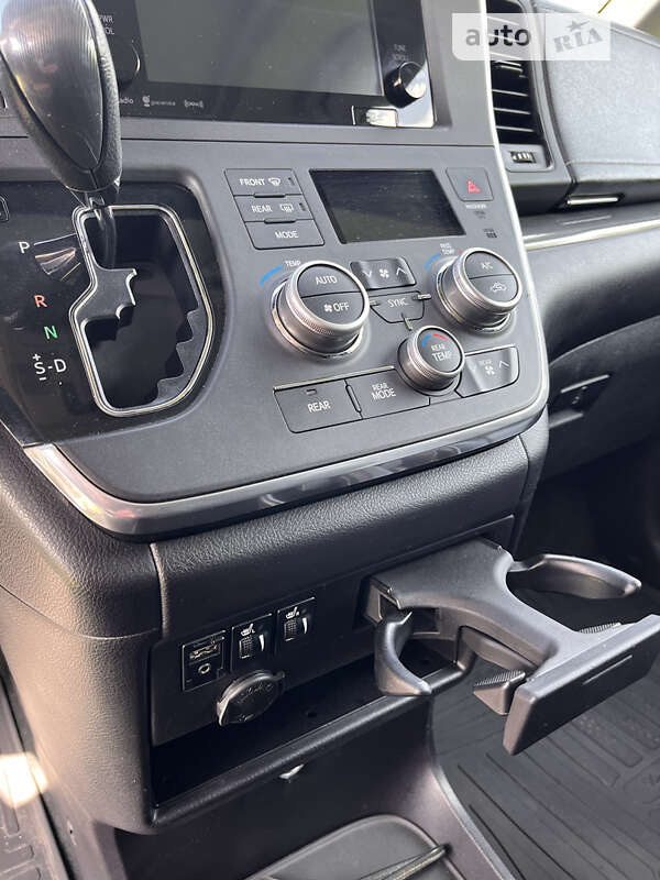 Минивэн Toyota Sienna 2016 в Днепре