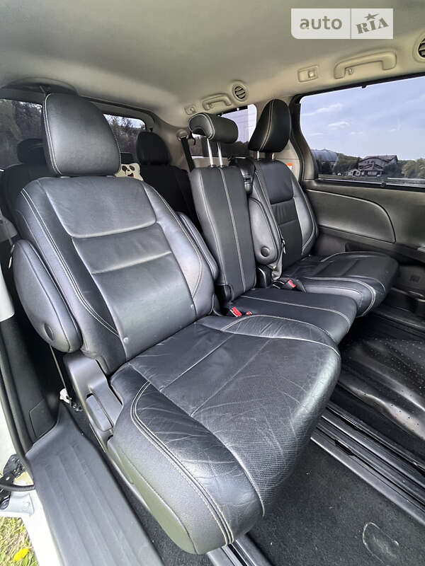 Минивэн Toyota Sienna 2016 в Днепре