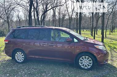 Минивэн Toyota Sienna 2014 в Запорожье