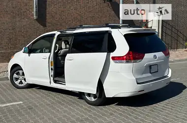 Toyota Sienna 2012
