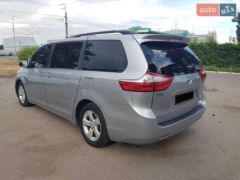 Минивэн Toyota Sienna 2015 в Киеве