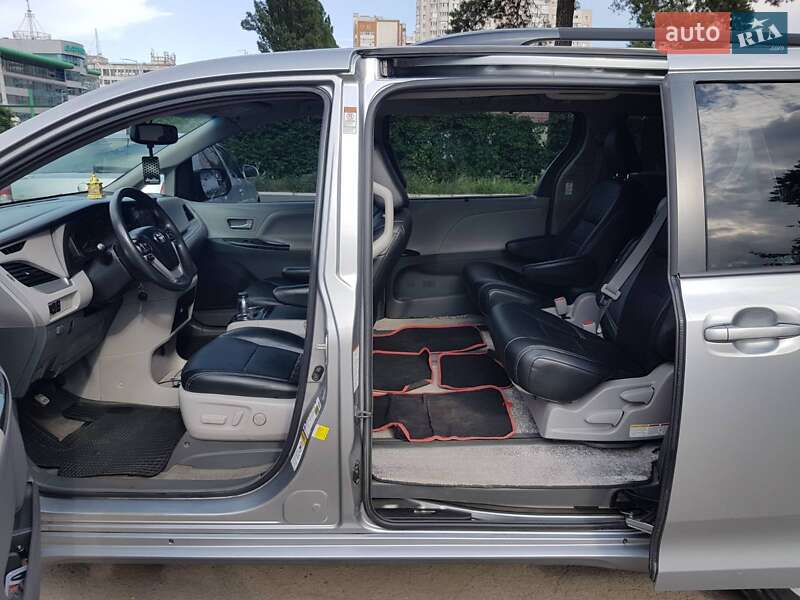 Минивэн Toyota Sienna 2015 в Киеве