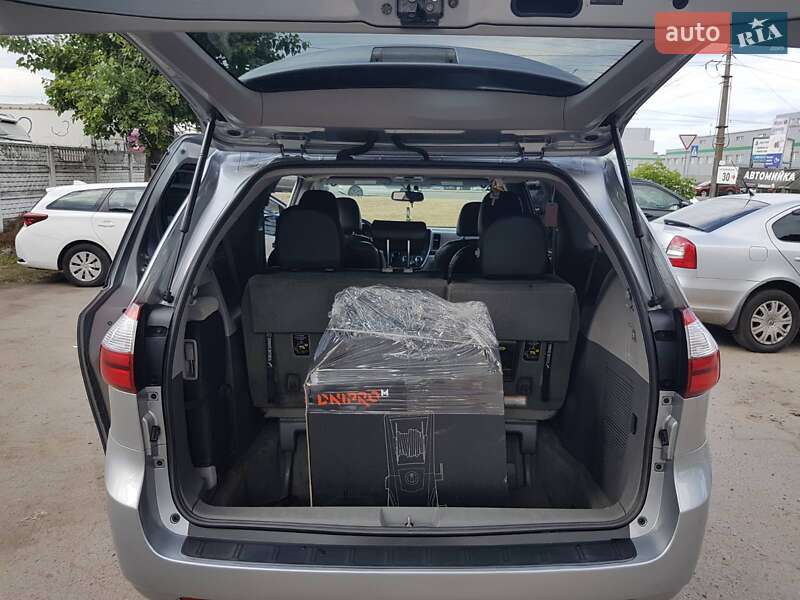Минивэн Toyota Sienna 2015 в Киеве