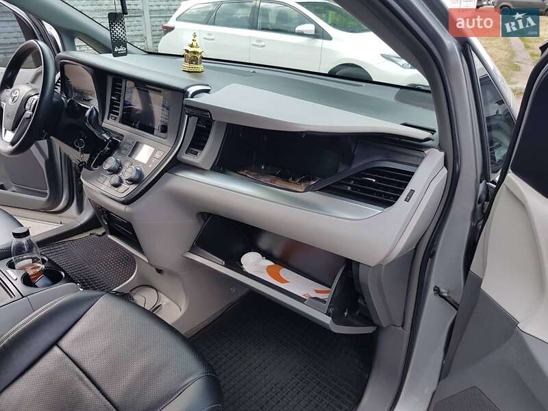 Минивэн Toyota Sienna 2015 в Киеве
