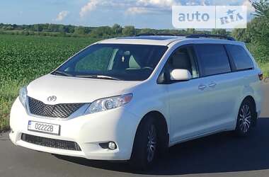 Минивэн Toyota Sienna 2016 в 