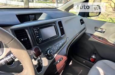 Мінівен Toyota Sienna 2014 в Запоріжжі