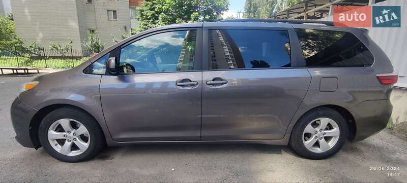 Минивэн Toyota Sienna 2016 в Киеве