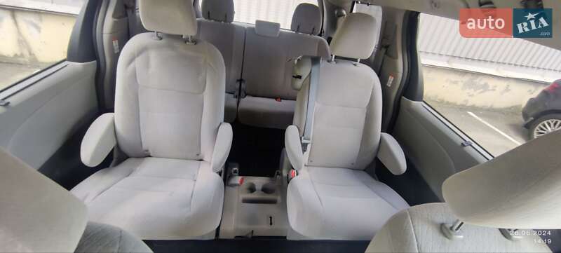 Минивэн Toyota Sienna 2016 в Киеве
