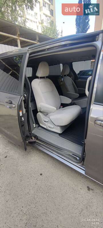 Минивэн Toyota Sienna 2016 в Киеве