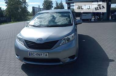 Мінівен Toyota Sienna 2010 в Червонограді