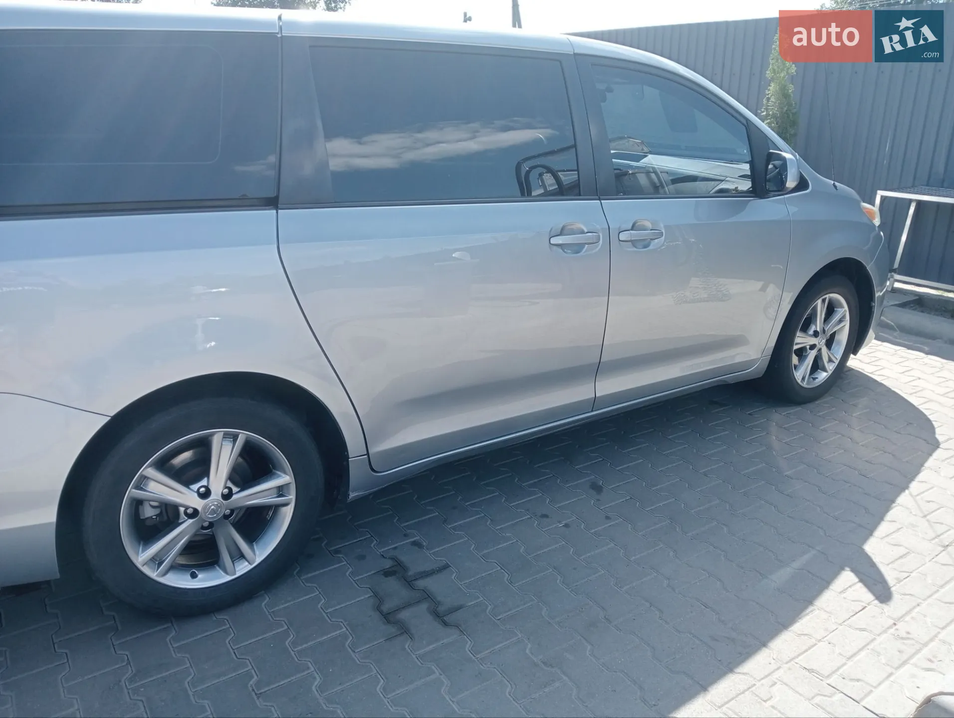 2010 Toyota Sienna - мініатюра 6
