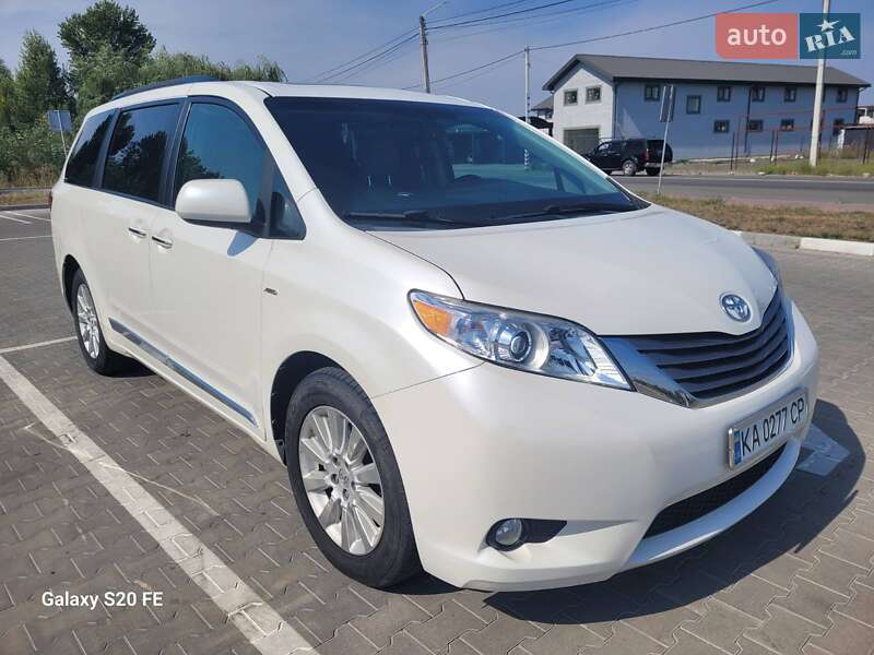 Toyota Sienna 2016