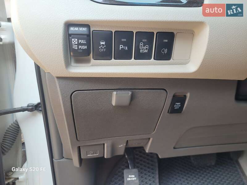 Минивэн Toyota Sienna 2016 в Киеве