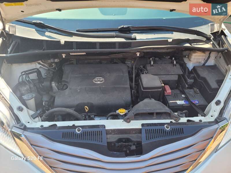 Минивэн Toyota Sienna 2016 в Киеве