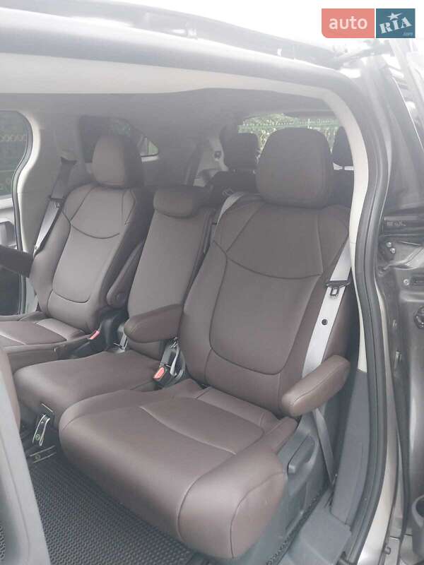 Минивэн Toyota Sienna 2021 в Овидиополе