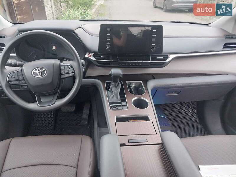Минивэн Toyota Sienna 2021 в Овидиополе