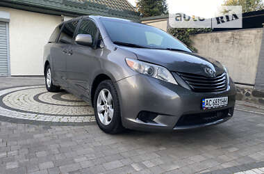 Минивэн Toyota Sienna 2010 в Луцке