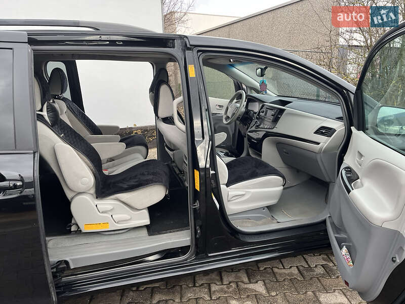 Минивэн Toyota Sienna 2013 в Ракитном
